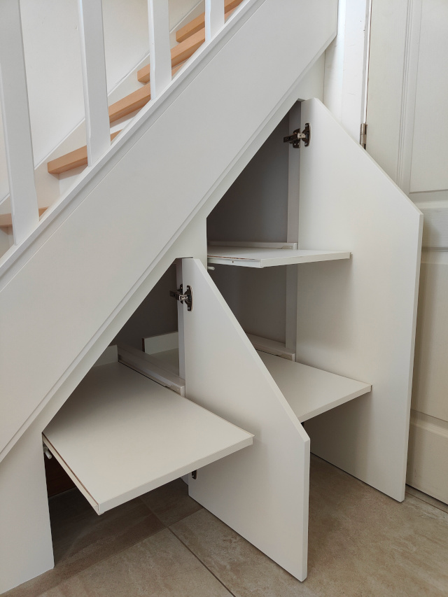 Rangement sous escalier